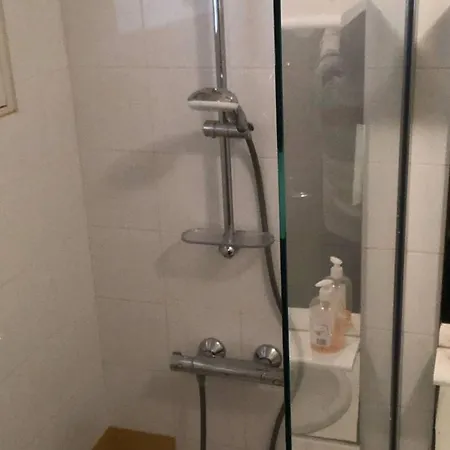 דירה T2 Avec Terrasse, Clim Et Garage A Bormes-les-mimosas, 2 Piscines, Proche Et Calme - Fr-1-251-542 *
